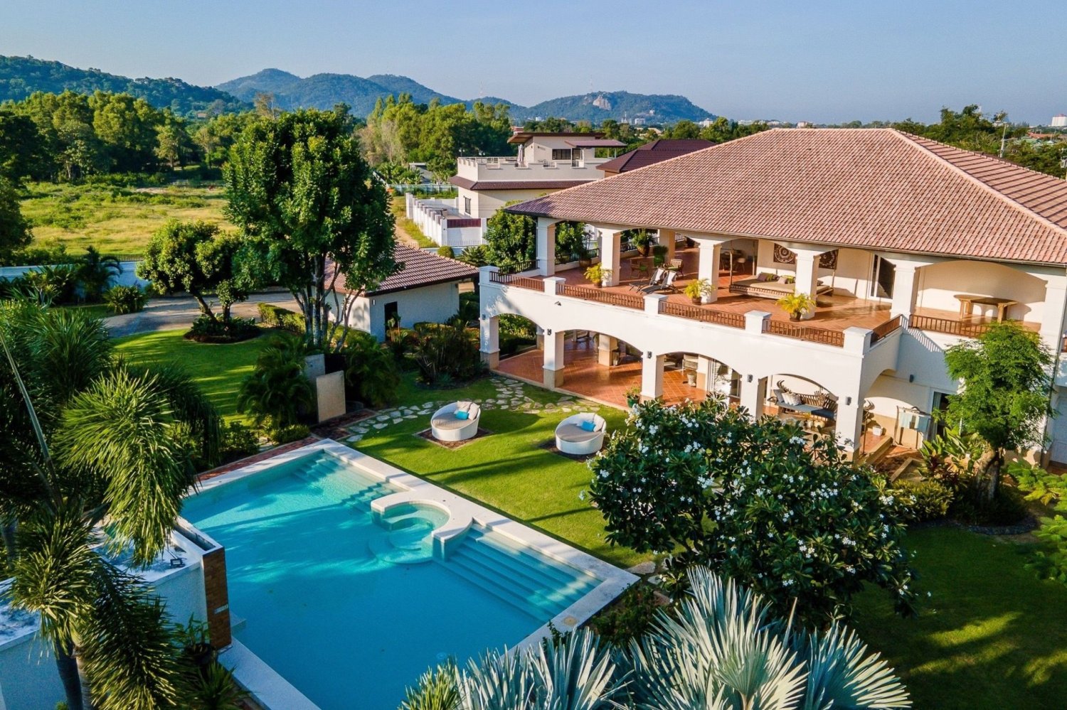 4 bedrooms Duplex in Hua Hin, Thailand No. 65115