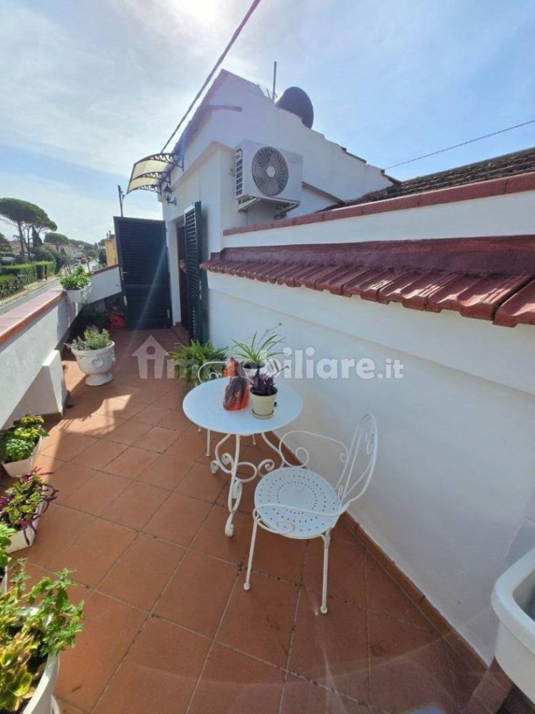 Apartamento de 2 dormitorios en Campi Bisenzio, Italy No. 330100