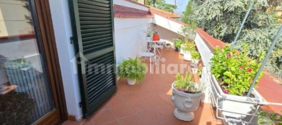Apartamento de 2 dormitorios en Campi Bisenzio, Italy No. 330100 2