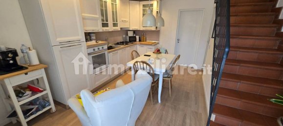 Apartamento de 2 dormitorios en Campi Bisenzio, Italy No. 330100 13