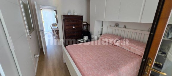 Apartamento de 2 dormitorios en Campi Bisenzio, Italy No. 330100 17