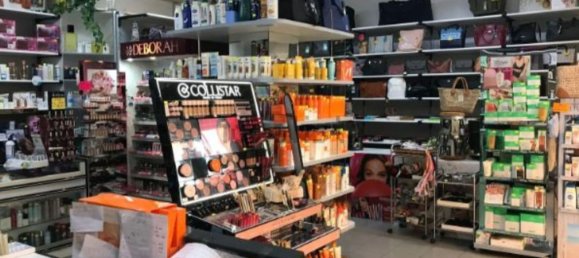 75m² Commercial property in Anzio, Italy No. 71891 11