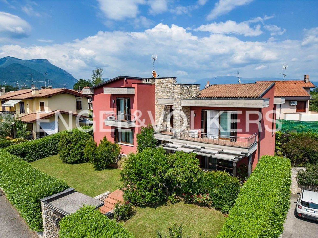 10-Zimmer Haus in San Felice del Benaco, Italy, Nr. 127179