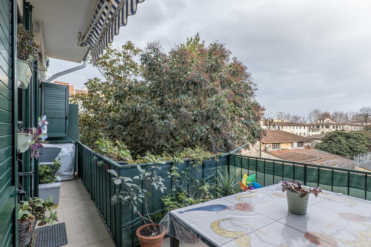 3 rooms Apartment in Florence, Italy No. 12748