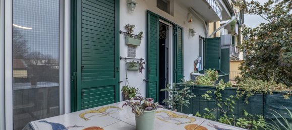 3 rooms Apartment in Florence, Italy No. 12748 2
