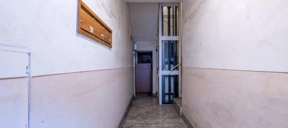3 rooms Apartment in Florence, Italy No. 12748 49