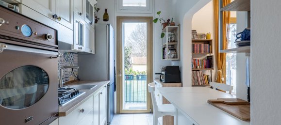 3 rooms Apartment in Florence, Italy No. 12748 10