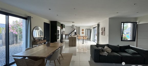 5 bedrooms House in Longue-Jumelles, France No. 359184 3