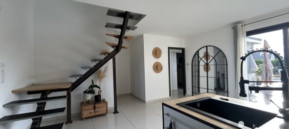 5 bedrooms House in Longue-Jumelles, France No. 359184 13