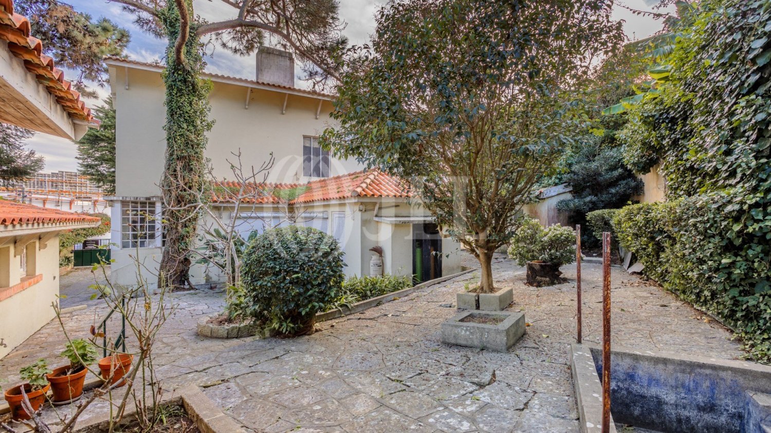 5 bedrooms Villa in Cascais, Portugal No. 103820