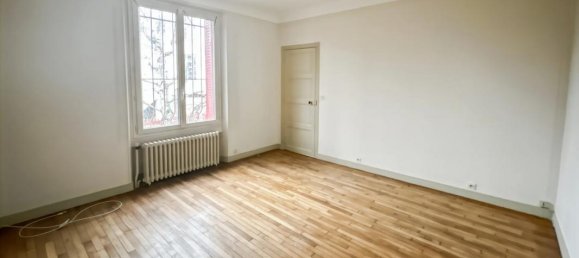 Casa de 8 habitaciónes en Sens, France No. 48402 21