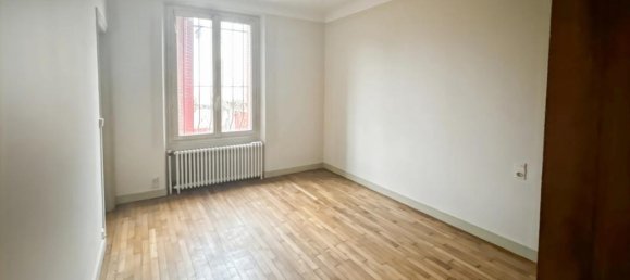 Casa de 8 habitaciónes en Sens, France No. 48402 19