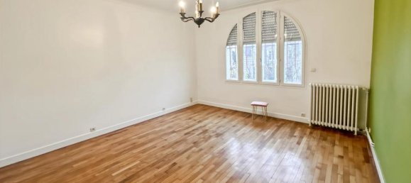 Casa de 8 habitaciónes en Sens, France No. 48402 7