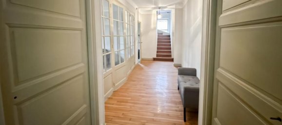 Casa de 8 habitaciónes en Sens, France No. 48402 24