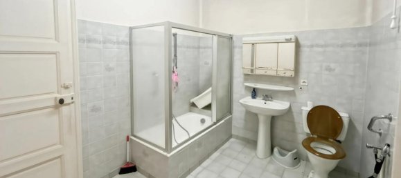 Casa de 8 habitaciónes en Sens, France No. 48402 18