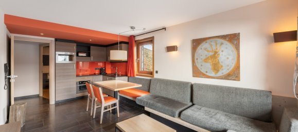 2 bedrooms Apartment in Les Belleville, France No. 1264 2