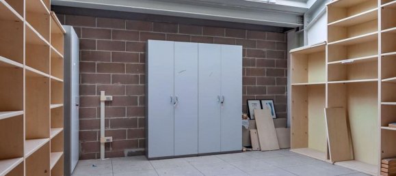 1900m² Warehouse in Viareggio, Italy No. 376310 3