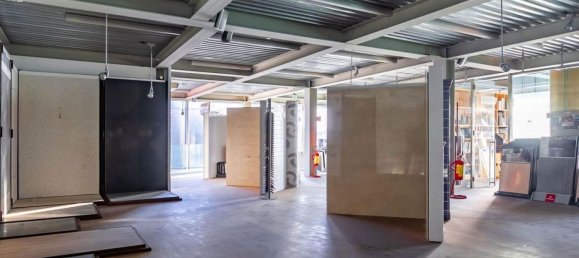 1900m² Warehouse in Viareggio, Italy No. 376310 2