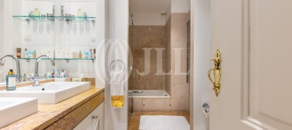 Apartamento de 4 dormitorios en Lisbon, Portugal No. 94015 30