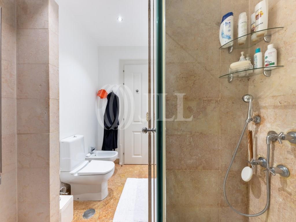 Apartamento de 4 dormitorios en Lisbon, Portugal No. 94015