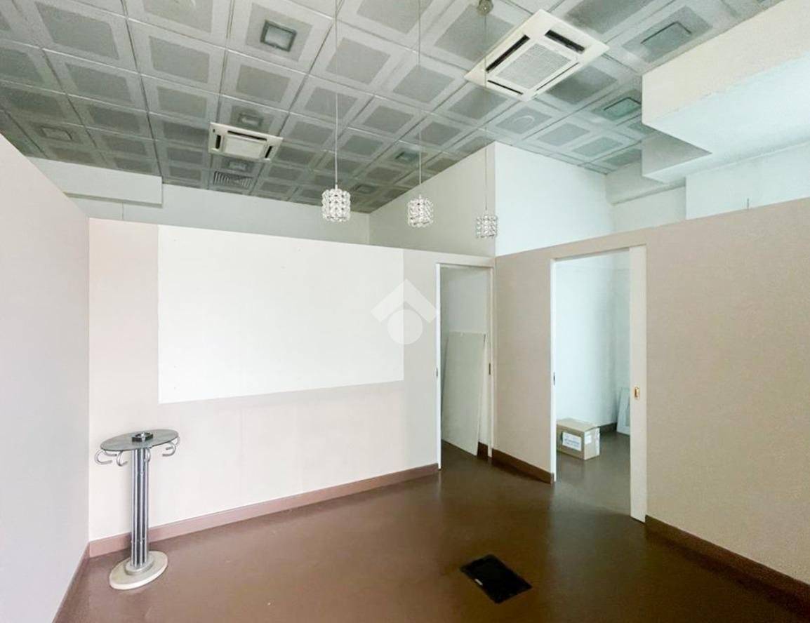3 rooms Commercial property in Manerbio, Italy No. 119459