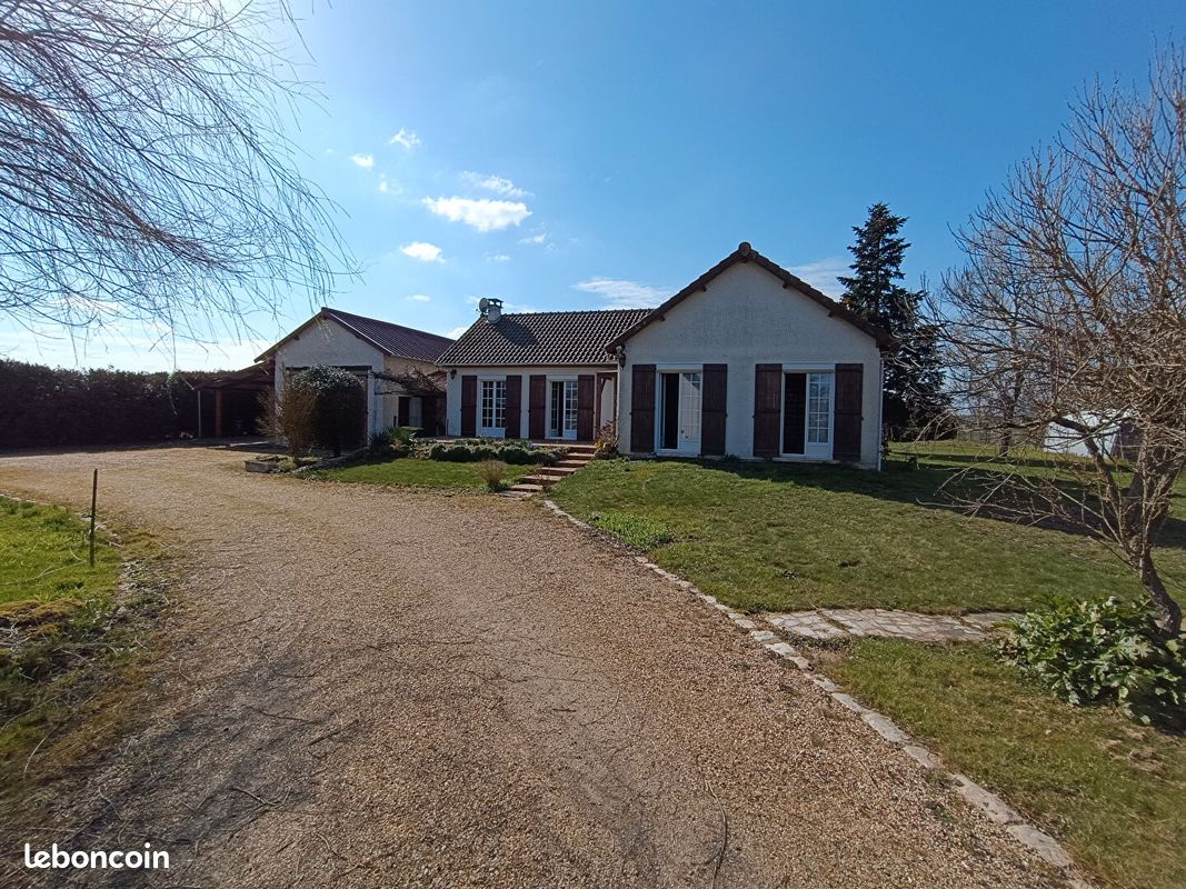 Casa de 3 dormitorios en Sorigny, France No. 38551