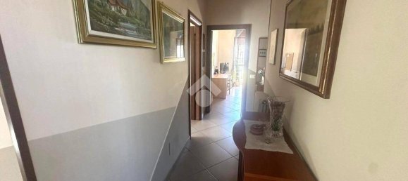 3 Schlafzimmer Wohnung in Trecase, Italy, Nr. 348793 5
