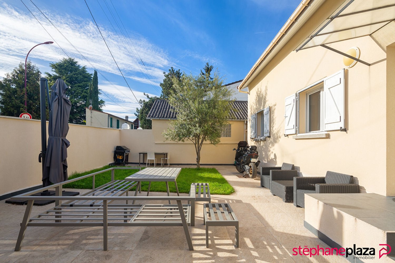 Casa de 3 dormitorios en Bezons, France No. 181407