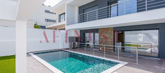 4 bedrooms House in Corroios, Portugal No. 144028 5