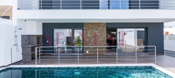 4 bedrooms House in Corroios, Portugal No. 144028 2