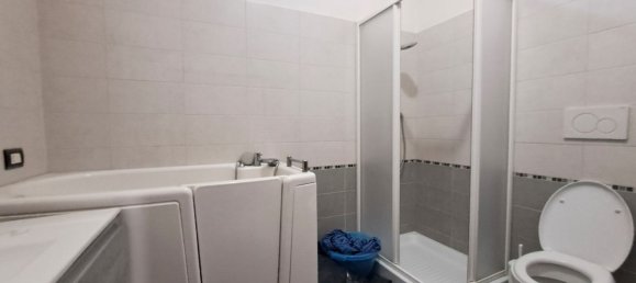 3 Schlafzimmer Wohnung in Prato, Italy, Nr. 338813 5