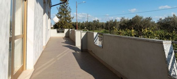 Квартира с 6 комнатами в Рокка Сан Джованни, Италия № 278443 4