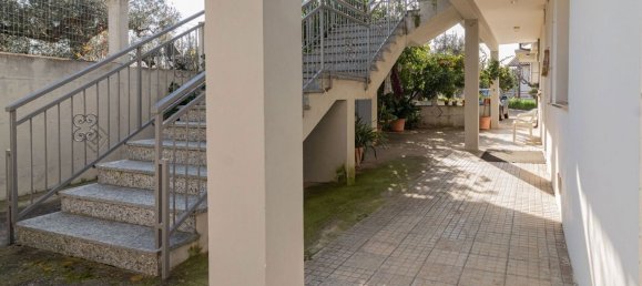 Квартира с 6 комнатами в Рокка Сан Джованни, Италия № 278443 3