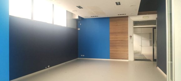 Imóvel comercial em Udine, Italy 300 m² N.º 334717 2