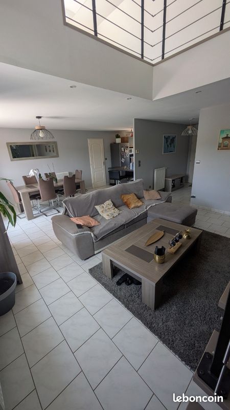 5 bedrooms House in Eure, France No. 357165