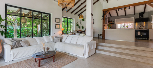 4 bedrooms House in Estepona, Spain No. 34849 3