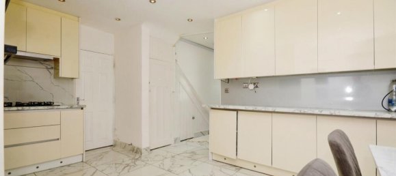 5 bedrooms House in Harrow, United Kingdom No. 6309 27