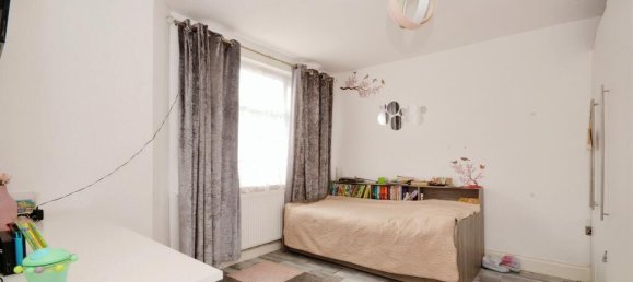 5 bedrooms House in Harrow, United Kingdom No. 6309 30