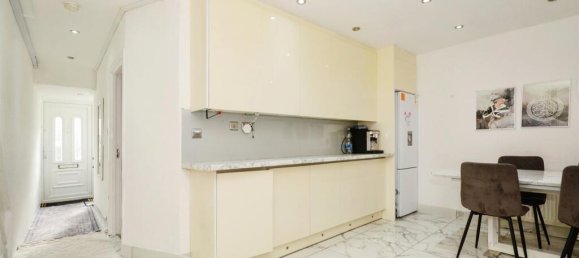 5 bedrooms House in Harrow, United Kingdom No. 6309 18