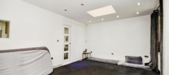 5 bedrooms House in Harrow, United Kingdom No. 6309 29