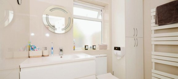 5 bedrooms House in Harrow, United Kingdom No. 6309 8