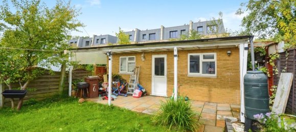 5 bedrooms House in Harrow, United Kingdom No. 6309 10