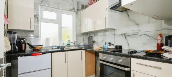 5 bedrooms House in Harrow, United Kingdom No. 6309 3