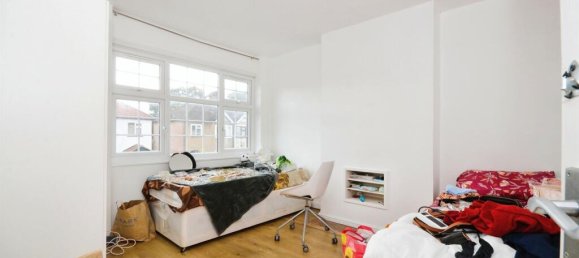 5 bedrooms House in Harrow, United Kingdom No. 6309 28