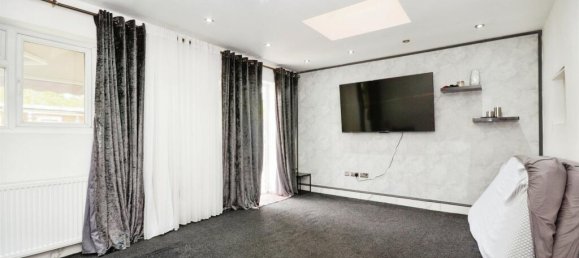 5 bedrooms House in Harrow, United Kingdom No. 6309 2