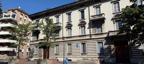 4 rooms Apartment in Parma, Italy No. 291828 3