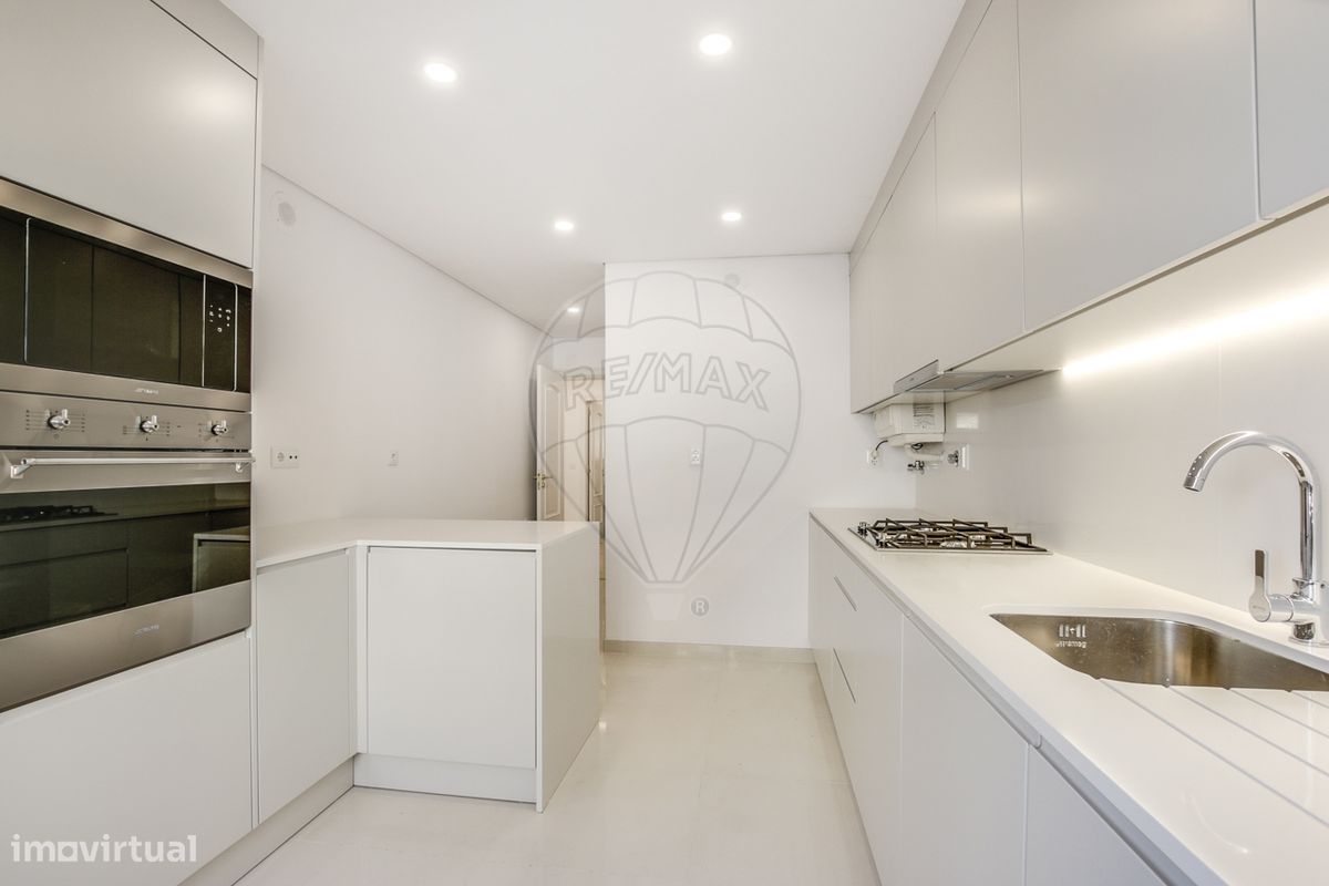 3 bedrooms Apartment in Oeiras, Portugal No. 353071