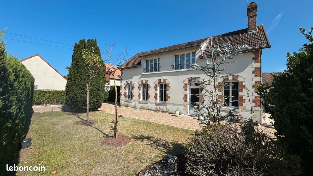 3 Schlafzimmer Haus in Romorantin-Lanthenay, France, Nr. 247975