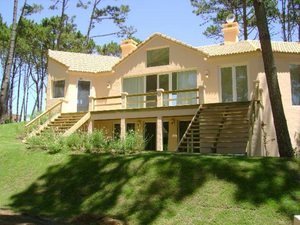 Casa de 3 dormitorios en Maldonado, Uruguay No. 313