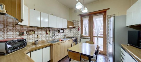 5 bedrooms Apartment in Turin, Italy No. 338005 4